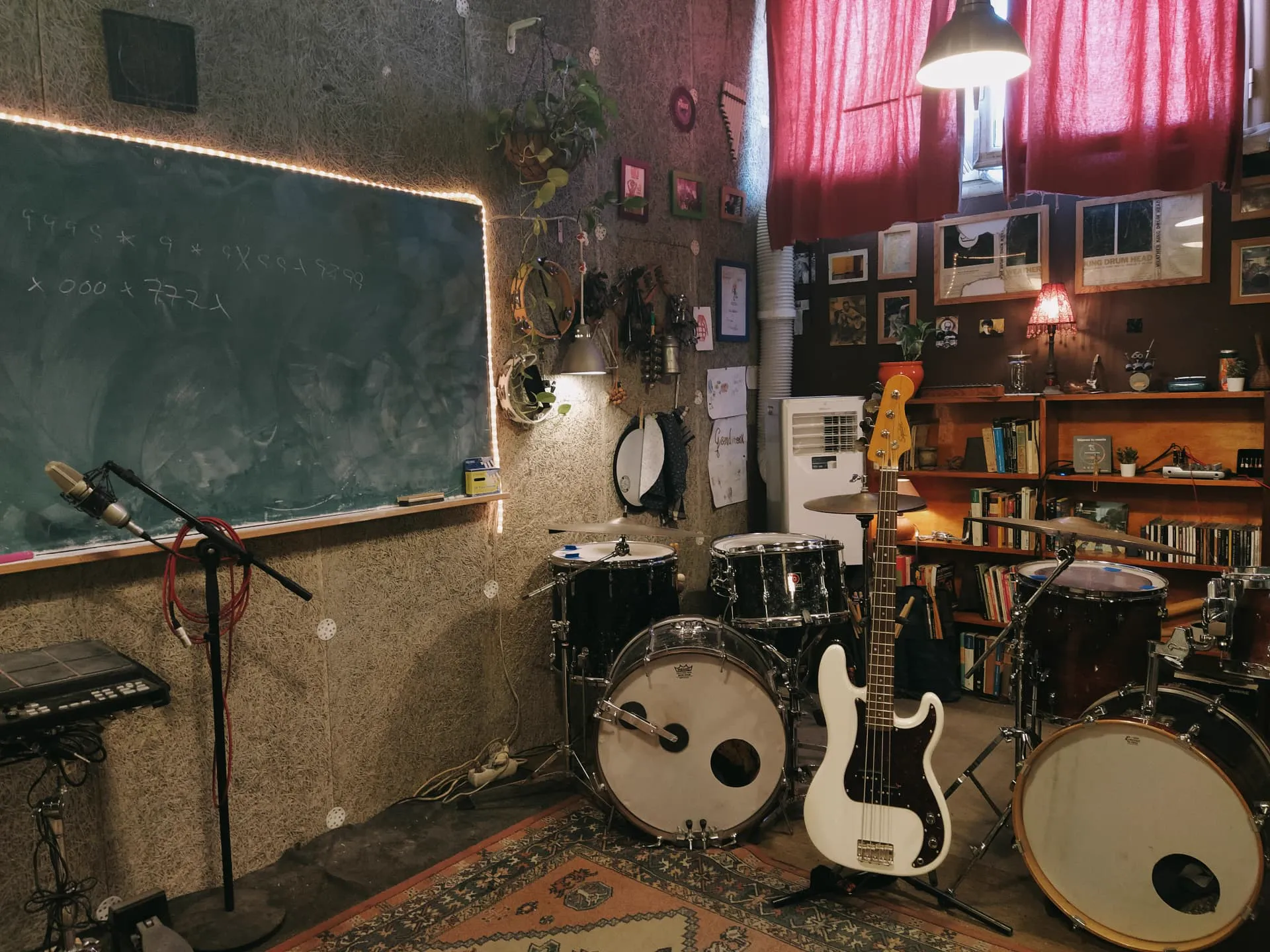 Estudio de música para clases de bajo en Barcelona
