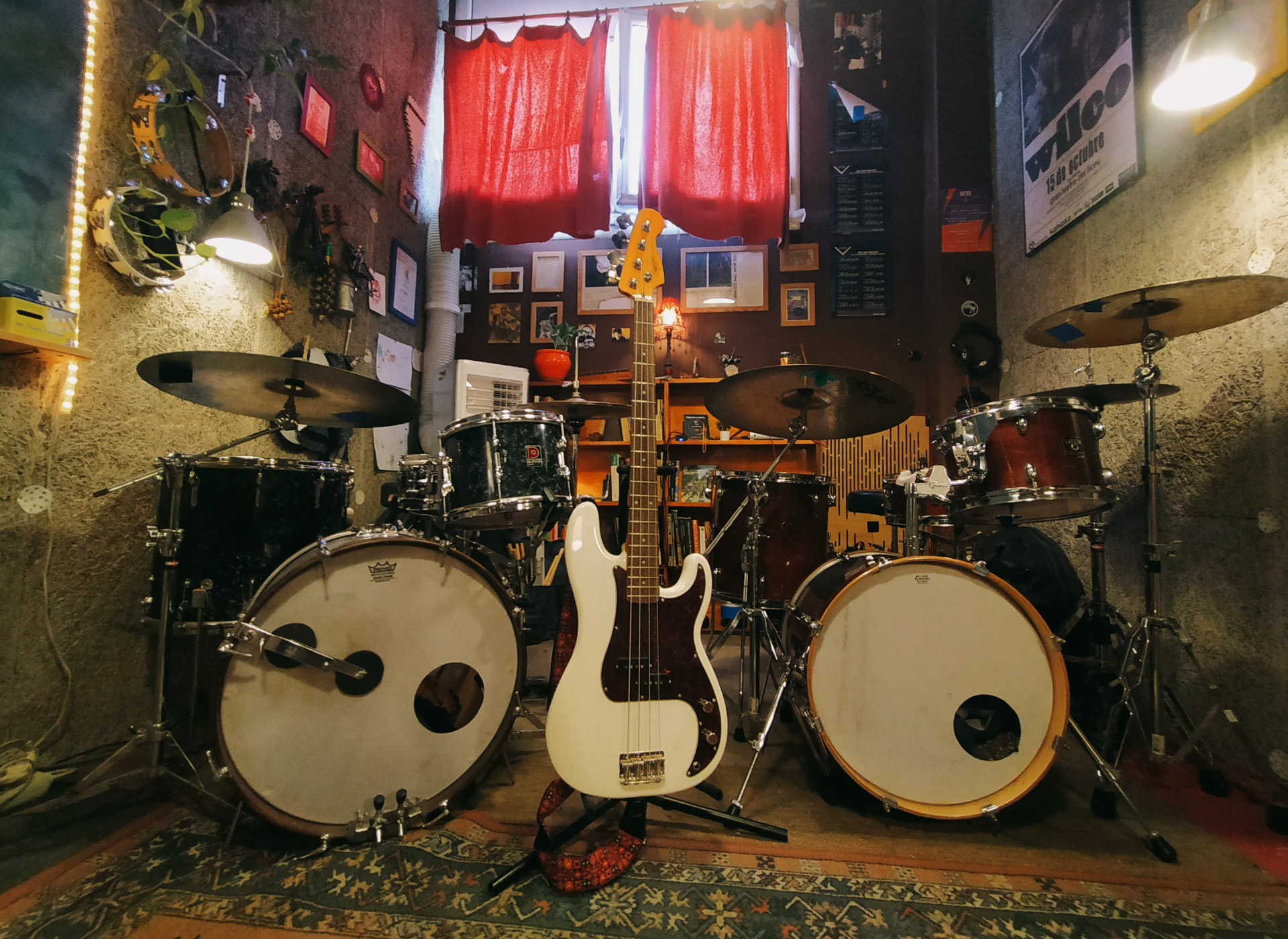Estudio de clases de bajo en Barcelona